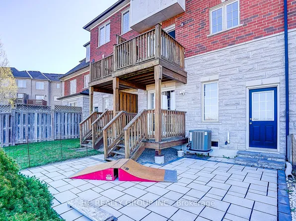 20 Prince Charles Way, Markham, ON L6C 0B5
