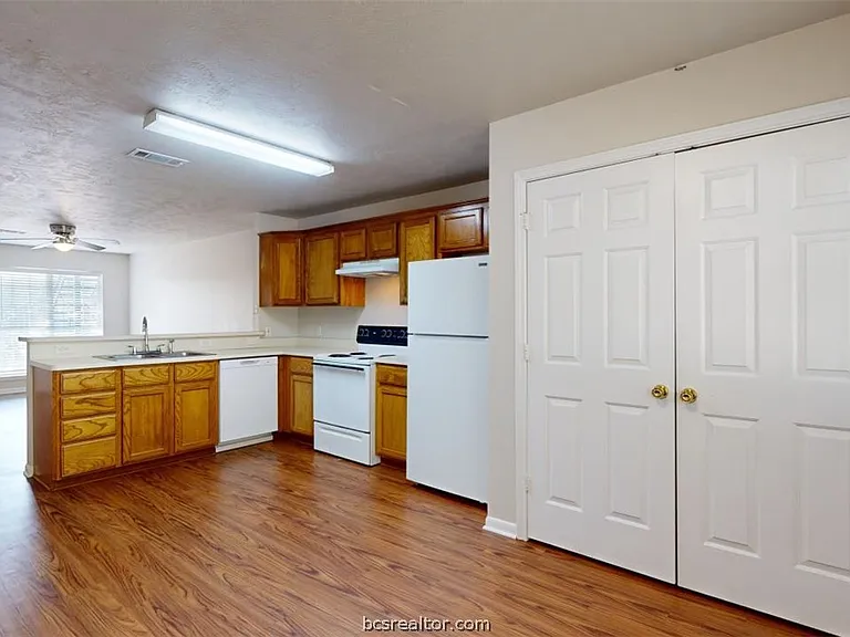 1513 Hollowhill Dr #B — Photo 8