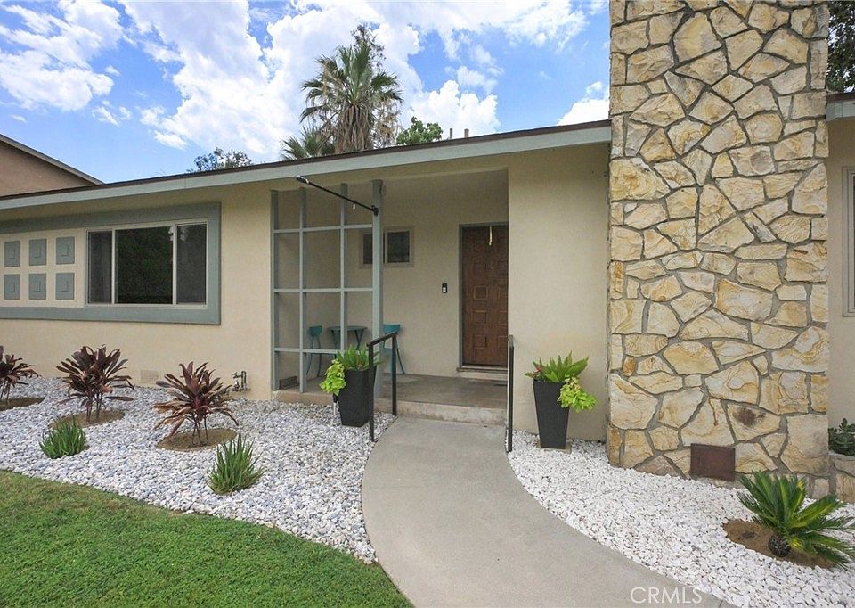414 Via Vista Dr, Redlands, CA 92373 | MLS #CV26175849 | Zillow