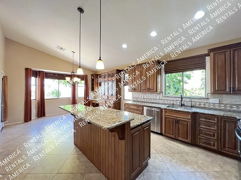 1536 E Fontana Dr — Photo 10