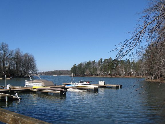 waterfront community w lake access