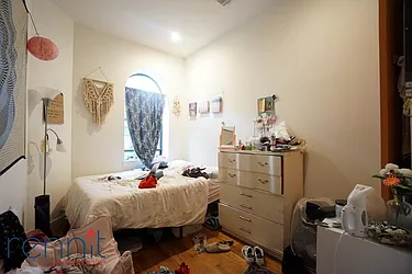 Rented by Rennit Inc.