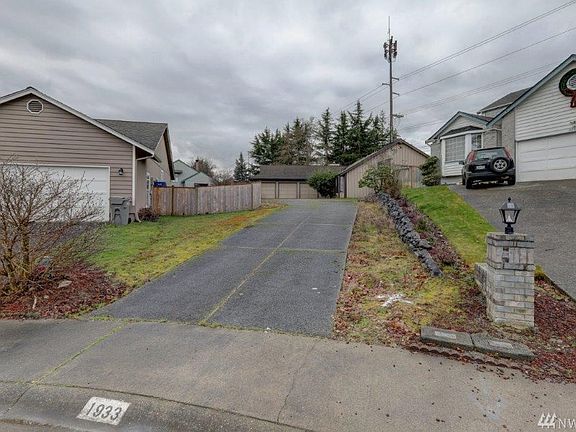 Rambler with vaulted ceilings is tucked away and sits on a 9, 850 SF lot.