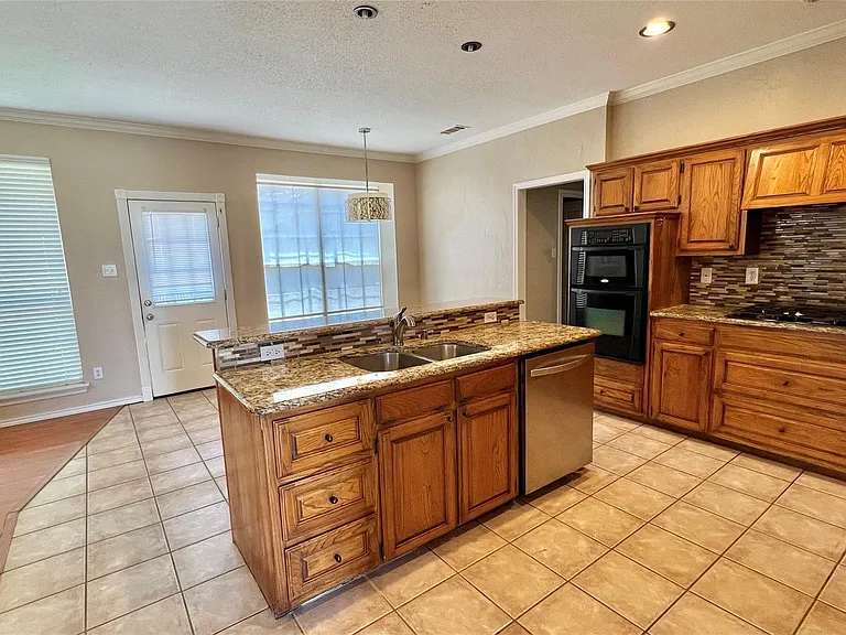 2056 Hawken Dr — Photo 4
