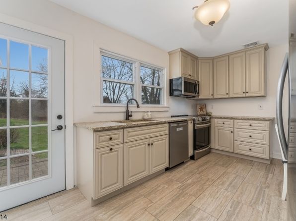 22 Blossom Hill Rd, Clinton Twp., NJ 08833
