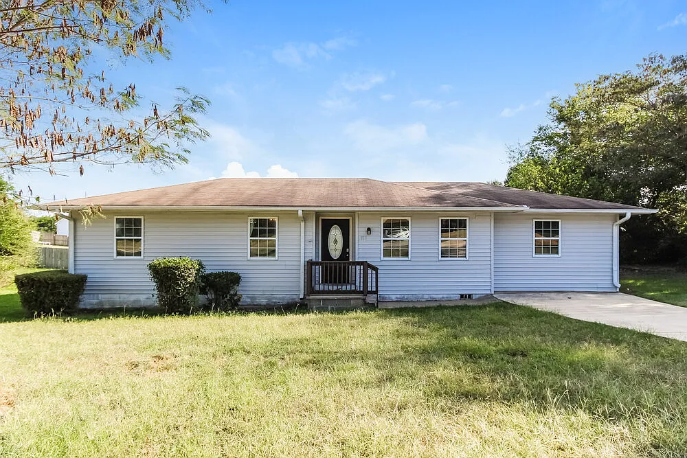 3 bed, 2.0 bath, 1344 sqft, $1,510 — Photo 1