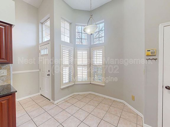 4th image of 1738 Chandelier Cir E