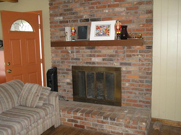 3rd image of 139 Caren Ave