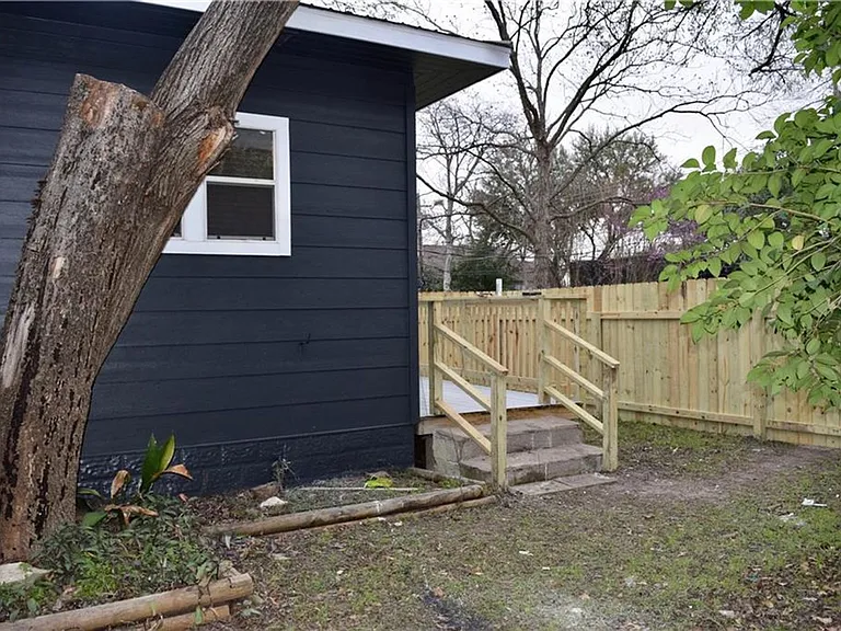 611 Nelray Blvd #A — Photo 7