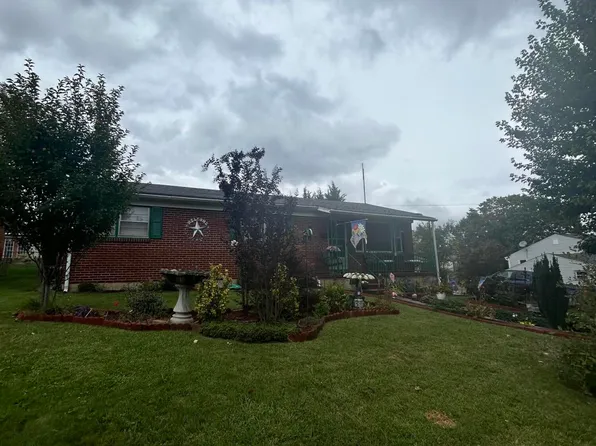 222 E Gordon St, Covington, VA 24426