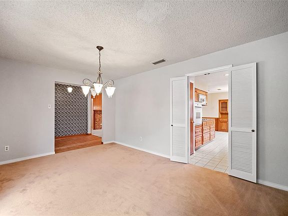 5th image of 2616 Brook Hollow Ln