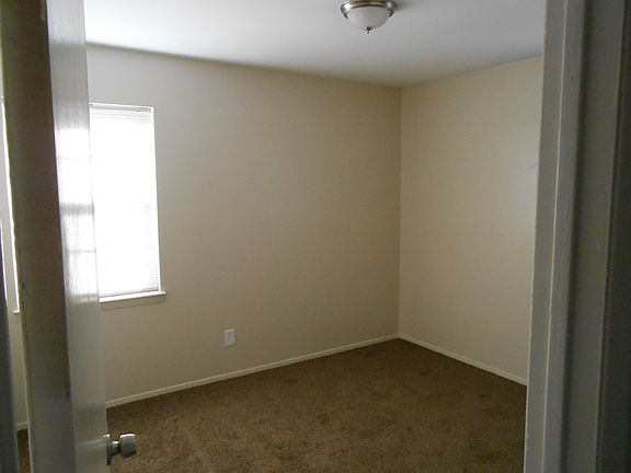 5th image of 1301 E Park Dr
