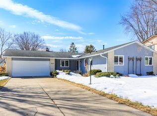 960 Tiller Ln, Shoreview, MN 55126