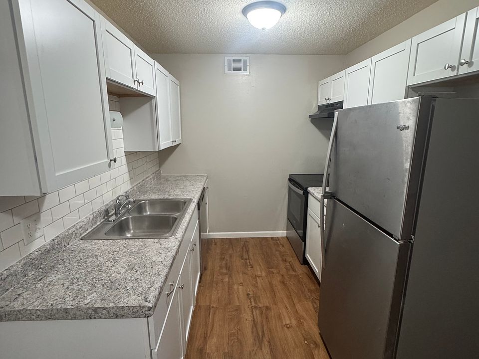 1st image of 2420 Park Ave APT 24