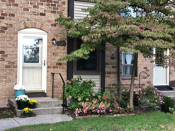 2nd image of 2535 Chatham Woods Dr SE #30