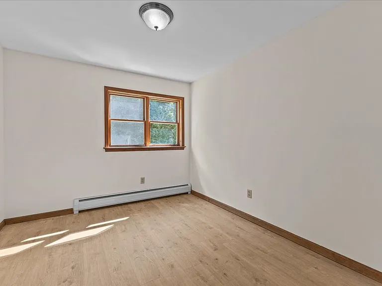 1672 Sweet Hollow Rd — Photo 30