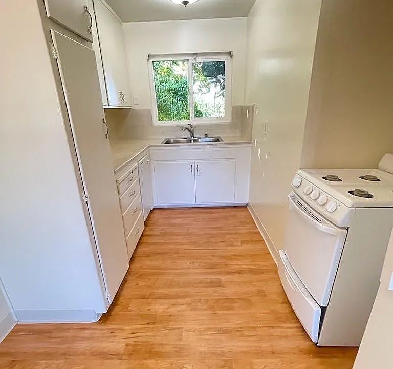 1st image of 1646 Davis St APT 9