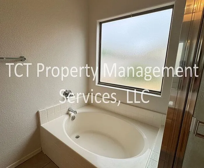 12859 W Sells Dr — Photo 10