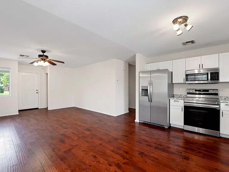 42551 W Hillman Dr — Photo 13