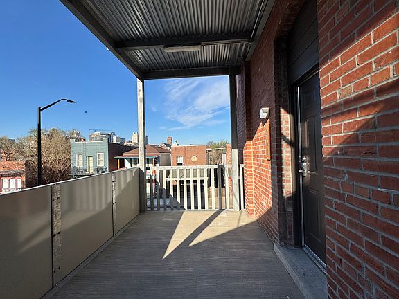 2nd image of 517 Gillis St APT 201