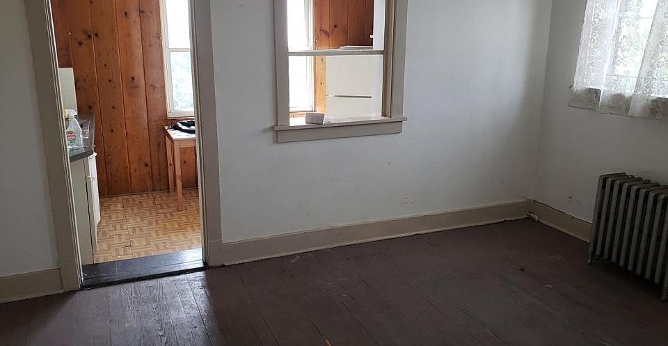 2nd image of 2020 Brownsville Rd APT 3