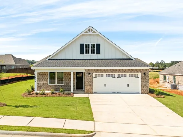 1978 Hidden Lakes Dr, Opelika, AL 36801