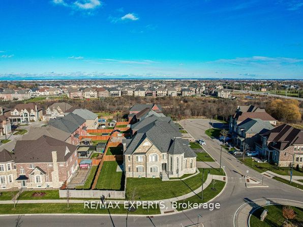 28 Pendergast Ct, Brampton, ON L6P 4G7