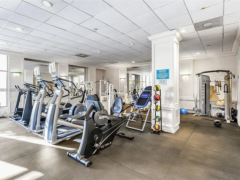 5700 Collins Ave #15D — Photo 27