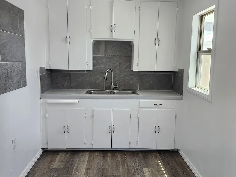 1607 Adrian St #C — Photo 4