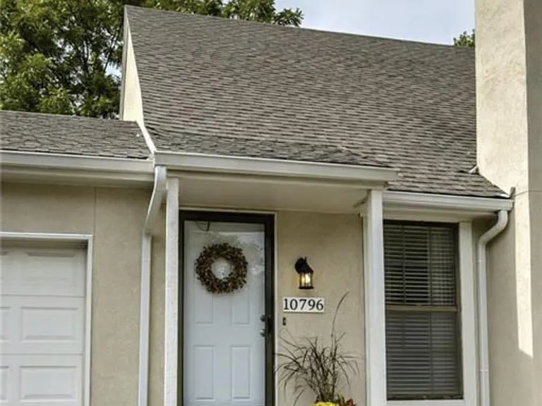 10796 Oakmont St #10796 — Photo 2