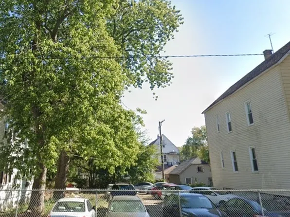 8443 S Brandon Ave, Chicago, IL 60617