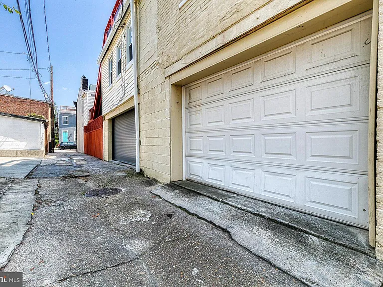 106 S Castle St — Photo 35