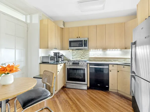 296 Garfield Place image 4 of 14