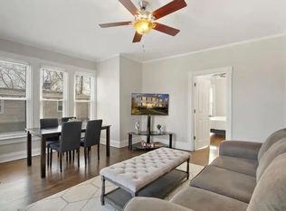 311 W Park Ave APT 2, Libertyville, IL 60048