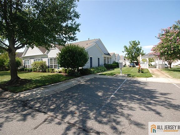 5th image of 654 Bluebird Dr
