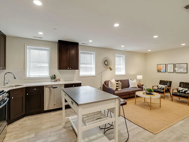1892 Ontario Pl NW #2 — Photo 3