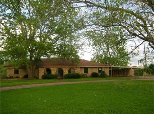 102 Lake Shore Dr, Wharton, TX 77488