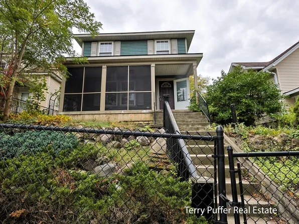 528 Woodlawn St SE, Grand Rapids, MI 49507