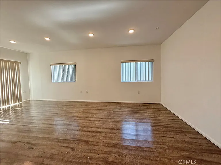 6624 Balboa Blvd #4 — Photo 29