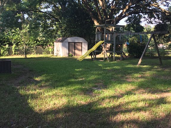 4th image of 230 Holly Dr