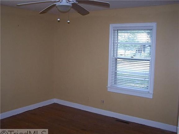 5th image of 3711 Manor Dr