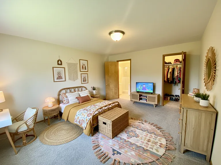 Indian Village Apartments — Photo 33