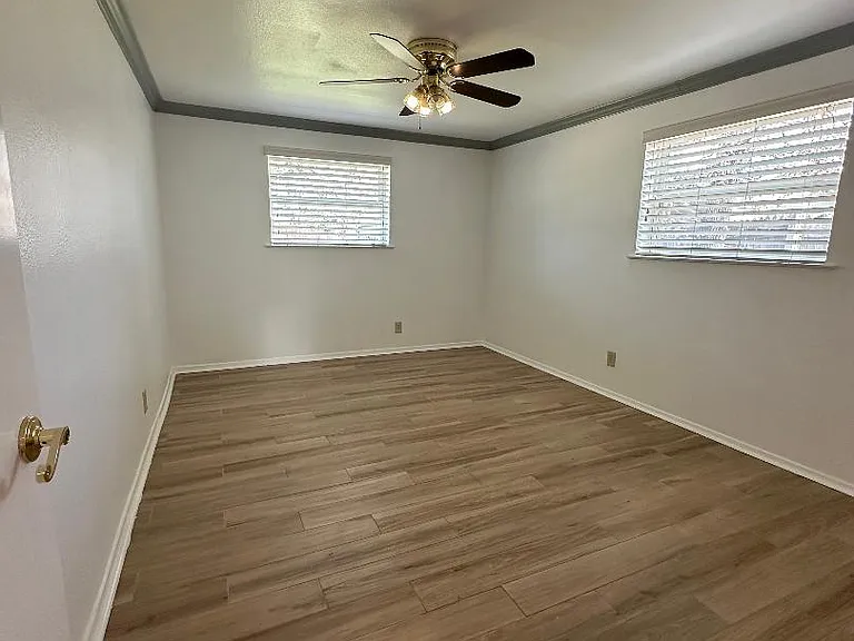 532 Oak Grove Ln — Photo 16