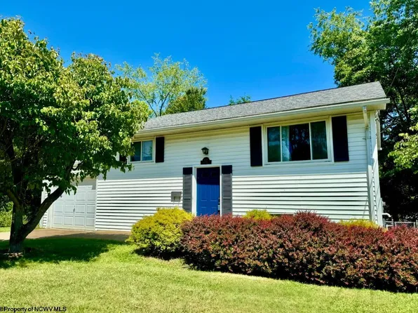 122 Circle Dr, Bridgeport, WV 26330