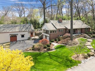 4 Whitfield Ln, Saint Louis, MO 63124