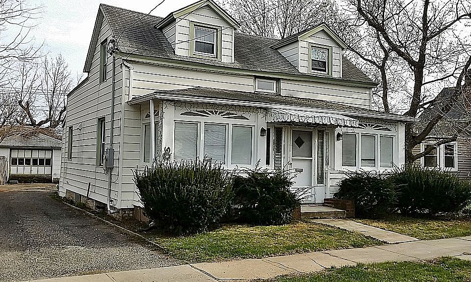 1st image of 123 1st St