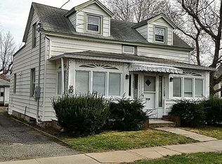 123 1st St, Hicksville, NY 11801