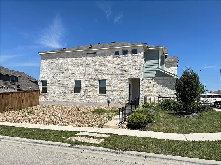 2328 Calvert Dr — Photo 31