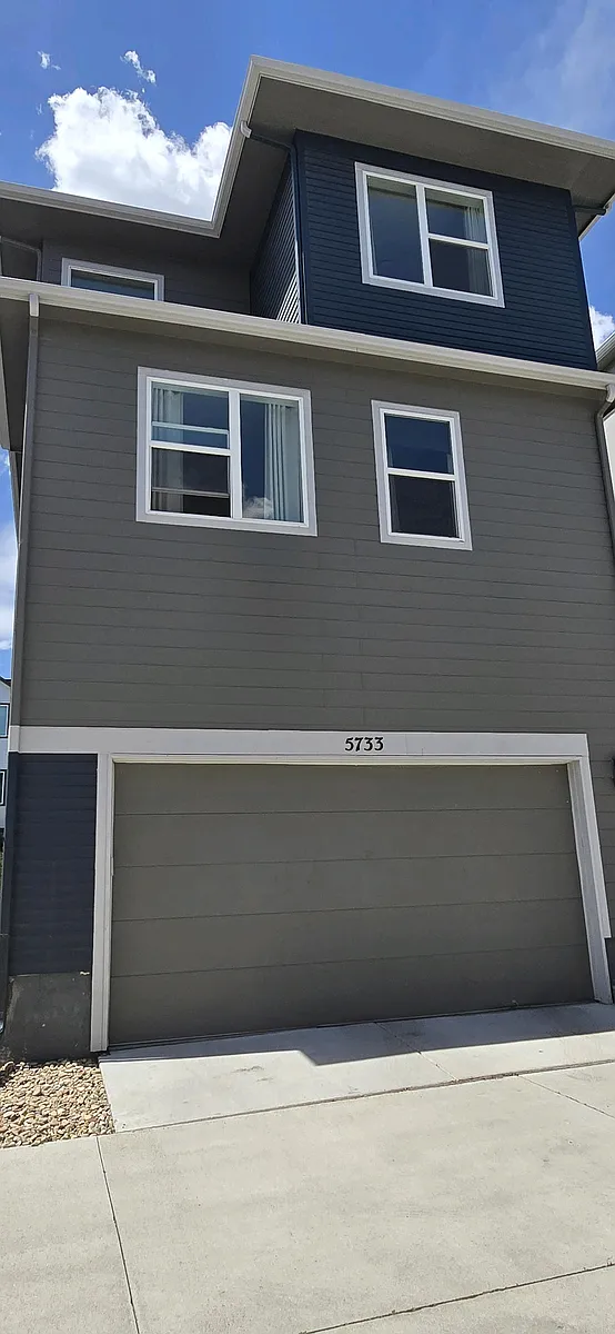 Building Photo - 5733 Van Gordon Way