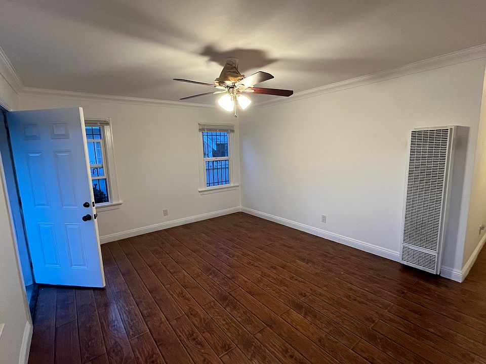 Living room. plenty of light.